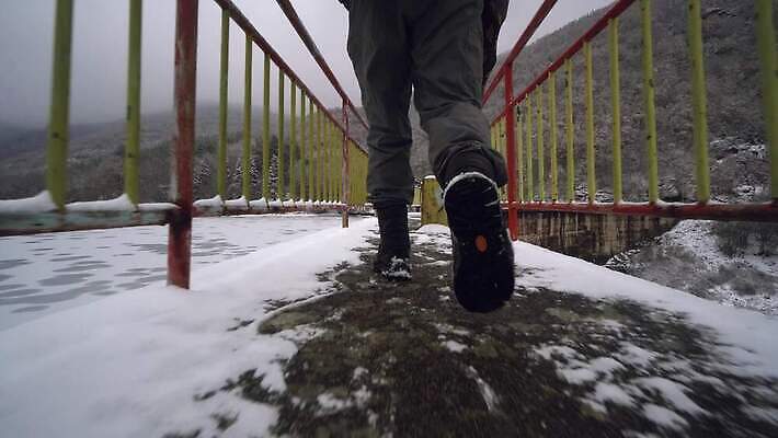 나무 동물 1 라이프스타일 응시 계절 남자 무기 야생동물 스포츠 포즈 겨울 밭 배낭 자연 사람 성인 취미 야외 걷기 장비 총 추위 흰색 숲 발사 사냥 변장 사냥꾼 엽총 눈내림 4K MP4 해외동영상 클립영상 식물 직업 시선 컬러 농업 가방 모션 눈_날씨 생활 생태계 동영상 파일형식