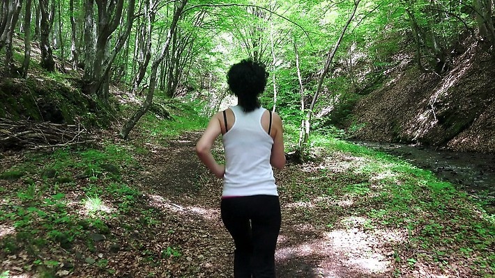 백인 1 라이프스타일 옷 여자 실루엣 스포츠 신발 십자가 자국 모션 자연 한국 건강 한명 사람 야외 초록색 파란색 달리기 조깅 운동 햇빛 우주 중국 활발 탐험 수확 시골 숲 오솔길 손목시계 연습 복고 땀 달리기선수 4K MP4 해외동영상 클립영상 서양인 아시아 길 시계 컬러 컨셉 농업 장신구 촬영기법 생활 태양 생태계 육상선수 동영상 파일형식