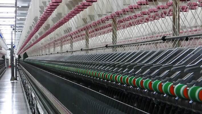 식물 옷 산업 선 비즈니스 공장 사람없음 기계 장비 흰색 공구 직물 면 업무 실 제조 바느질 실크 천 회전 실타래 섬유 얼레 방앗간 양모 감싸기 돌리기 방법 자동화 줄서기 MP4 해외동영상 클립영상 컬러 공업 모션 도구 작업 동영상 파일형식