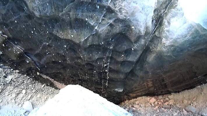 계절 여행 백그라운드 겨울 자연 하늘 산 실내 아이슬란드 풍경 사람없음 물 파란색 빛 강 냉동 얼음 검은색 어둠 추위 흰색 녹음 터널 동굴 균열 위험 북극 빙하 서리 암초 빙산 북쪽 고드름 내추럴 드론 지질학 카자흐스탄 알마티 MP4 해외동영상 클립영상 자연요소 교육 유럽 아시아 길 컬러 컨셉 모션 내부 기록 극지방 방향 생태계 동영상 파일형식