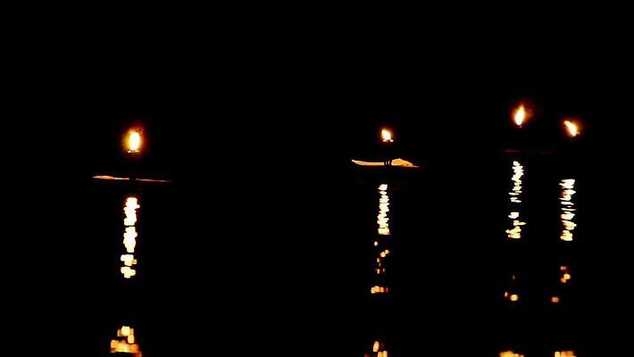 종교 백그라운드 불 불꽃 조명 사랑 풍경 사람없음 빛 교회 어둠 무대 기도 뜨거움 비교 영혼 야간 극장 긍정 동영상 빛망울 연소 고립 광 성찬식 염원 왁스 MOV 해외동영상 클립영상 자연요소 감정 컨셉 종교건축 건물 파일형식