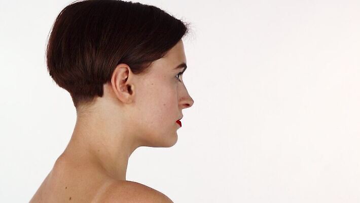 모델 웰빙 여자 얼굴 갈색머리 실내 건강 한명 미소 치료 빨간색 뷰티 섹시 유행 화장품 신선 화려 우아함 매끈함 누드 유혹 미용사 소중 피부 순수 피부관리 고립 단아함 섹슈얼리티 4K MOV 해외동영상 클립영상 직업 1 헤어스타일 컬러 컨셉 의학 표정 사람 내부 신체부위 감각 동영상 파일형식