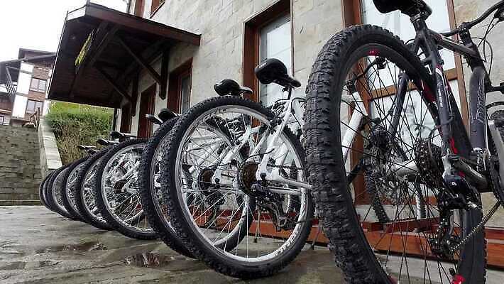 라이프스타일 공원 유럽 도로 선 스포츠 여행 교통시설 산 건강 경사 사람없음 야외 도시풍경 자전거 운전 도시 바퀴 그룹 역 승차 심볼 서비스 생태계 순환 일반 공유 대여 렌탈 루트 불가리아 생태학 전국 줄서기 많음 4K 반스코 MP4 해외동영상 클립영상 공공시설 교육 나라 길 교통 컨셉 모션 풍경 생활 바이크 시설 동영상 파일형식 남유럽