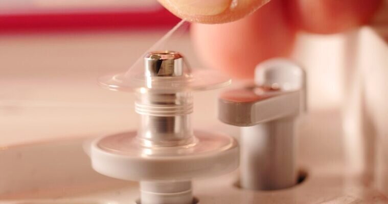 식물 1 디자인 산업 선 줄 비즈니스 부분 공장 한명 취미 사람없음 유행 기계 장비 흰색 공구 직물 면 업무 실 제조 바느질 묘사 오브젝트 회전 실타래 자수 얼레 철강 특허 4K MP4 해외동영상 클립영상 컬러 공업 사람 도구 작업 동영상 파일형식