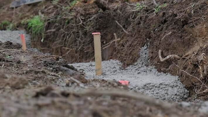 직업 손 벽 벽돌 노동자 사람없음 야외 건물 쌓기 블록 바위 공구 업무 땅 천 시멘트 건축업자 석공 콘크리트 4K MP4 해외동영상 클립영상 건축물 건축 모션 신체부위 돌_바위 도구 직물 작업 동영상 파일형식