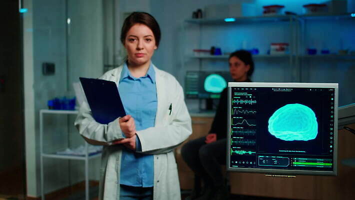 응시 과학 건강 병원 실험 미소 스터디 컴퓨터 약 머리 카메라 스크린 헤드폰 기계 장비 환자 의사 정보 마음 네트워크 엔지니어 실험실 질병 연구원 과학자 뇌 시설 하이테크 개발 스캐너 4K MOV 해외동영상 클립영상 직업 시선 음향기기 의학 기술 표정 신체부위 전자제품 학습 의료진 기술자 동영상 학자 파일형식