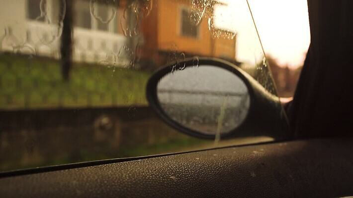 도로 여행 백그라운드 패턴 창문 교통시설 모션 자동차 자연 유리 표면 날씨 거리 사람없음 물 파란색 빛 반사 운전 젖음 추위 가을 물방울 도시 투명 액체 고속도로 떨어짐 위험 빗방울 폭풍 블러 자동 4K MOV 해외동영상 클립영상 자연요소 계절 길 육상교통 컬러 교통 컨셉 무늬 재질 비_날씨 시설 생태계 동영상 파일형식