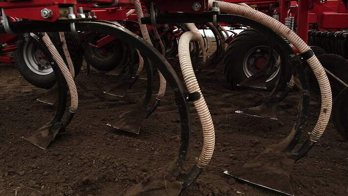 산업 백그라운드 밭 농업 교통시설 자연 해바라기 사람없음 야외 농경지 환경 금속 농사 기계 흙 봄 장비 시골 바퀴 농부 묘사 트랙터 철강 파종 4K MOV 해외동영상 클립영상 직업 계절 꽃 교통 재질 농장 농기계 시설 생태계 특수차량 동영상 파일형식