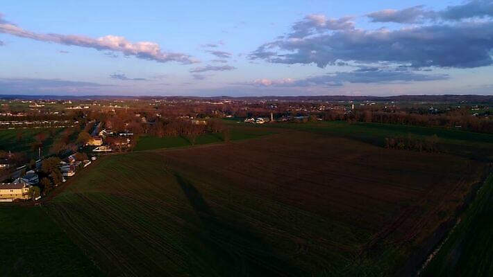 나무 식물 구름 계절 백그라운드 밭 농업 자연 하늘 아침 풍경 초원 사람없음 야외 초록색 여름 파란색 빛 농작물 햇빛 태양 농장 농경지 노란색 일출 환경 맑음 일몰 봄 새벽 흰색 시골 시간 황금 땅 장면 스카이라인 내추럴 밭일 수평선 4K MOV 해외동영상 클립영상 주간 자연요소 산업 컬러 날씨 노을 생태계 동영상 파일형식