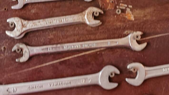 직업 산업 백그라운드 탁자 노동자 사람없음 목재 세트 금속 기계 장비 기구 공구 나사 스패너 업무 작업실 수리 철 목수 오브젝트 서비스 부식 볼트 목공예 고정 엔진 정비공 기어 공학 공예가 업그레이드 옛날 재주꾼 조이기 차고 철강 하드웨어 4K MP4 해외동영상 클립영상 나무 교육 가구 재료 모션 재질 컴퓨터 도구 작업 기술자 공예 동영상 파일형식