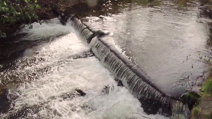 컨셉 휴식 산 사람없음 초록색 물 강 달리기 거품 폭포 흐름 추위 신선 급류 작음 크리스탈 명상 속도 암초 루마니아 트란실바니아 MP4 해외동영상 클립영상 자연요소 유럽 컬러 모션 자연 크기 광석 동영상 파일형식