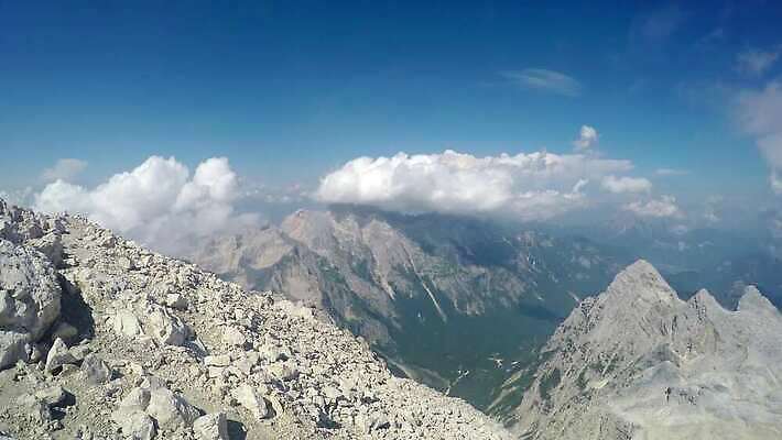 공원 스포츠 여행 백그라운드 자국 자연 하늘 산 풍경 사람없음 야외 등산 트래킹 하이킹 탐험 정상 위험 언덕 빙하 오르기 그런지 루트 산악가 원정 절정 힙스터 1인칭시점 4K MP4 해외동영상 클립영상 시선 공공시설 패션 컨셉 모션 레저 생태계 동영상 파일형식