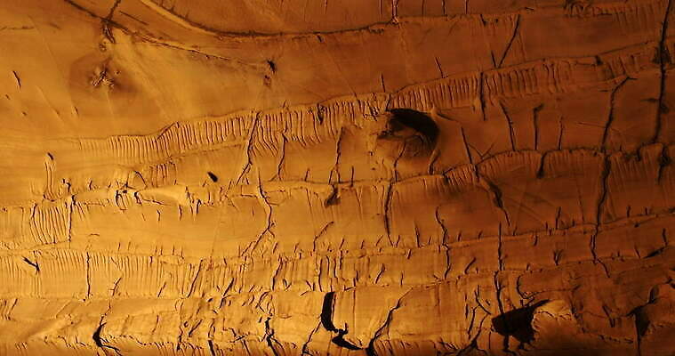 모양 디자인 컬러 조각 과학 백그라운드 패턴 자연 산 사람없음 장식 갈색 금속 수확 거친 동굴 크리스탈 광석 보석 철 발굴 언덕 질감 꼬리 날것 대리석 다이아몬드 치수 깊이 지질학 호러 화강암 니켈 4K MOV 해외동영상 클립영상 교육 무늬 농업 재료 재질 암석 원소 생태계 공포 동영상 파일형식