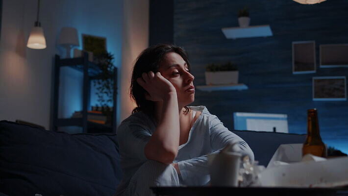 감정 스트레스 건강 피곤 성인 고통 슬픔 표현 체험 좌절 고독 눈물 걱정 불행 문제 긴장 우울증 자살 적자 피해자 혼자 정신건강 4K MOV 해외동영상 클립영상 컨셉 사람 피해 질병 동영상 파일형식