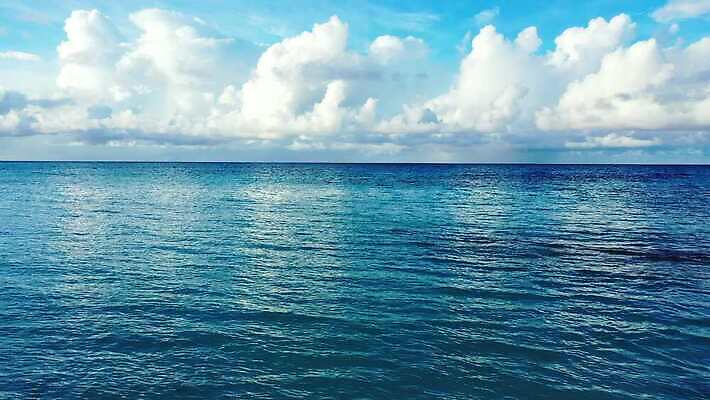 구름 바다 백그라운드 하늘 사람없음 파란색 4K MP4 해외동영상 클립영상 자연요소 컬러 동영상 파일형식