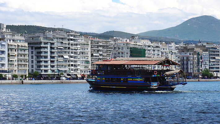 유럽 바다 여행 요트 교통시설 자연 항해 사람없음 목재 물 태양 여행객 탑 탐험 수확 골동품 흰색 도시 보트 역사 크루즈 그리스 복고 함선 해적 포트 네비게이션 그리스인 돛대 랜드마크 레가타 마케도니아 옛날 4K MOV 해외동영상 클립영상 자연요소 서양인 나무 건축물 나라 컬러 교통 농업 배_교통 재료 사람 도둑 시설 생태계 동영상 파일형식 남유럽