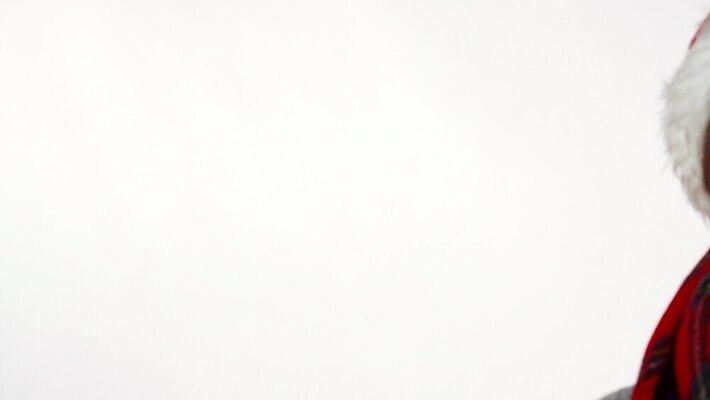 모자 전통 라이프스타일 웰빙 계절 여자 행복 감정 크리스마스 겨울 장난 휴가 새로움 새해 기념 실내 한명 미소 빨간색 뷰티 산타클로스 파티 유행 목도리 희망 화장품 기쁨 달력 축하 표현 12월 연도 스웨터 긍정 주말 고립 도우미 스타일 4K MOV 해외동영상 클립영상 1 잡화 기념일 컬러 컨셉 상의 표정 사람 이벤트 내부 생활 날짜 동영상 파일형식