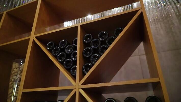 음료 실내 사람없음 식당 와인 흰색 알코올 바 저녁 샴페인 지하실 MOV 해외동영상 클립영상 컬러 주류 내부 상점 야간 동영상 파일형식