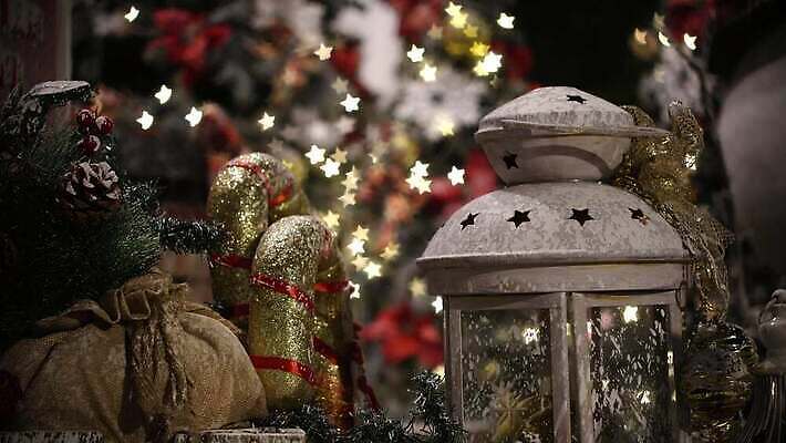 나무 전통 컬러 백그라운드 크리스마스장식 크리스마스 겨울 휴가 전등 조명 기념 프레임 크리스마스선물 풍경 사람없음 장식 빛 인테리어 축제 추위 수확 축하 화려 우아함 향수 보케 마법 카피스페이스 4K MOV 해외동영상 클립영상 식물 디자인 계절 기념일 컨셉 농업 선물 화장품 공백 동영상 파일형식