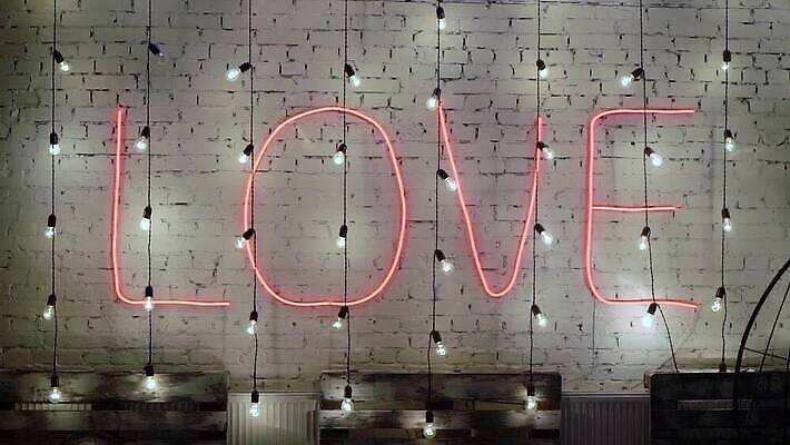 디자인 줄 결혼 백그라운드 전구 유리 결혼식 추상 휴가 조명 기념 매달리기 사랑 사람없음 장식 빛 노란색 파티 축제 화환 힘 낭만 에너지 수확 등불 램프 축하 저녁 복고 빛망울 광 텅스텐 MOV 해외동영상 클립영상 꽃 감정 컬러 컨셉 무늬 농업 모션 재질 이벤트 원소 야간 동영상 파일형식