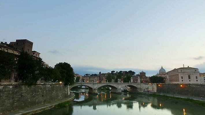 유럽 기독교 종교 여행 건축양식 파노라마 사람없음 건물 도시풍경 성당 일몰 이탈리아 도시 역사 로마 시설 스카이라인 천연기념물 랜드마크 로마인 바실리카 수도권 옛날 4K MOV 해외동영상 사도궁 클립영상 건축물 건축 나라 종교건축 촬영기법 인종 풍경 노을 궁전 지역 동영상 바티칸 파일형식