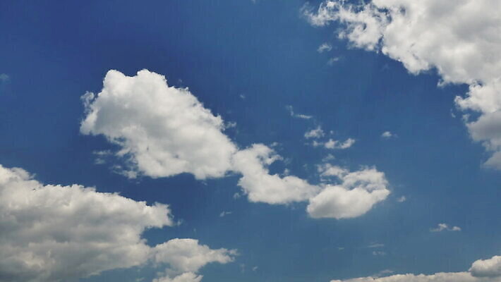 구름 컬러 백그라운드 자연 하늘 날씨 풍경 사람없음 야외 가로 여름 파란색 빛 햇빛 태양 우주 환경 흰색 전원 분위기 장면 천국 솜털 스카이라인 내추럴 오존 적란운 천창 유일 타임랩스 MOV 해외동영상 클립영상 자연요소 계절 컨셉 촬영기법 전기에너지 생태계 동영상 파일형식 구름_자연