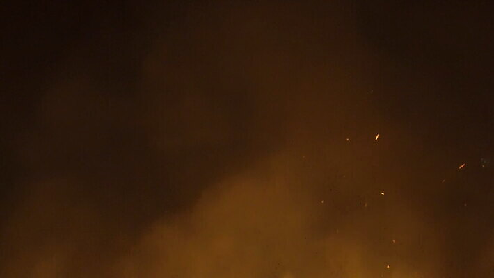 백그라운드 오렌지 자연 불꽃 사람없음 빨간색 빛 노란색 검은색 어둠 힘 에너지 뜨거움 변화 더위 야간 위험 모닥불 폭발 매움 화재 연료 지구온난화 고립 이산화탄소 지옥 화상 4K MOV 해외동영상 클립영상 자연요소 컬러 컨셉 과일 불 날씨 맛 상처 사건 생태계 동영상 기후변화 파일형식