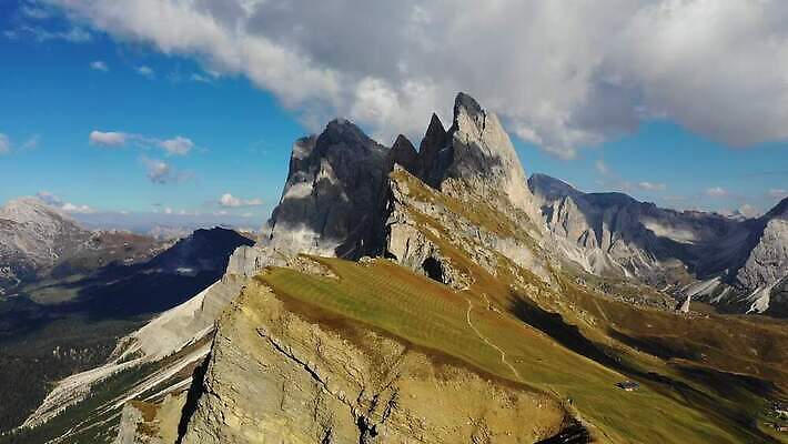 구름 유럽 백그라운드 자연 하늘 산 풍경 사람없음 이탈리아 가을 정상 웅장함 산맥 4K MOV 해외동영상 클립영상 자연요소 계절 나라 생태계 동영상 파일형식
