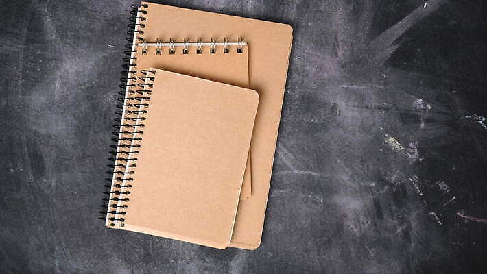 손 교육 종이 탁자 문구용품 사람없음 다이어리 공책 잡기 책상 4K MOV 해외동영상 클립영상 가구 모션 신체부위 사무용품 오브젝트 동영상 파일형식