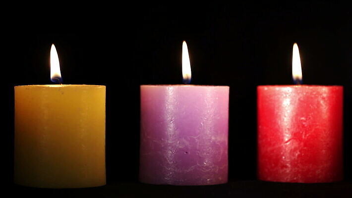 디자인 계절 백그라운드 크리스마스 오렌지 촛불 모션 불 바람 휴가 불꽃 휴식 따뜻함 3 사람없음 장식 빨간색 빛 노란색 평화 보라색 검은색 어둠 침묵 수확 축하 야간 심볼 사인 복고 장면 부드러움 신성 연소 고립 광 카피스페이스 MOV 해외동영상 클립영상 자연요소 기념일 컬러 컨셉 농업 과일 초 날씨 소리 공백 감각 동영상 파일형식