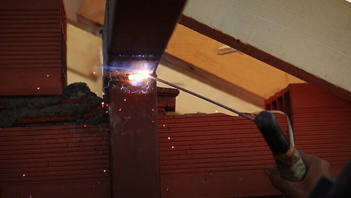 직업 손 산업 컬러 장갑 공장 불 불꽃 노동자 직장 기술 가면 안전 사람없음 빛 금속 장비 과학기술 업무 뜨거움 수리 연기 제조 보호 연결 가스 공학 국회 공예가 용접 용접공 철강 4K MOV 해외동영상 클립영상 자연요소 잡화 교육 컨셉 회사 공업 재질 신체부위 작업 동영상 파일형식