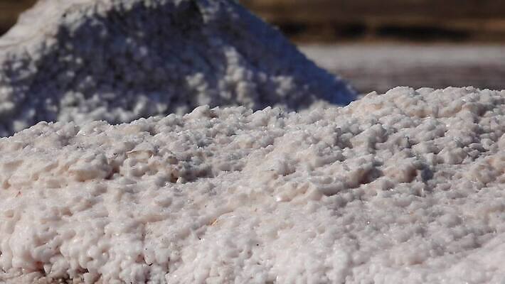 호수 바다 백그라운드 자연 풍경 사람없음 야외 물 바위 흰색 약초 크리스탈 휴양지 진흙 결정체 지구온난화 내추럴 우크라이나 짠맛 오데사 4K MP4 해외동영상 클립영상 자연요소 유럽 컬러 장소 돌_바위 풀_식물 맛 광석 생태계 동영상 기후변화 파일형식