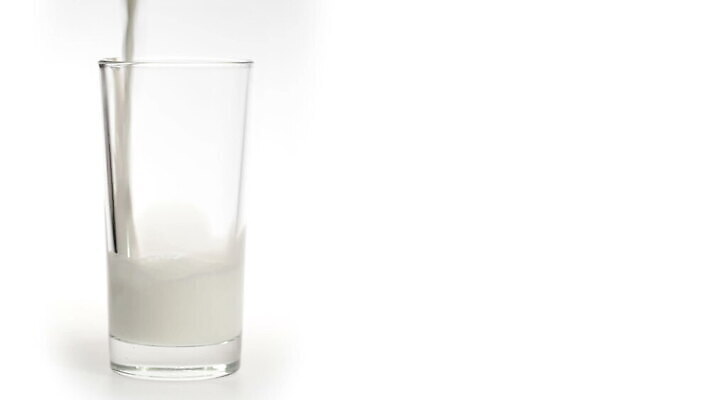 음료 백그라운드 유리 사람없음 우유 흰색 붓기 아침식사 상품 칼슘 MOV 해외동영상 클립영상 컬러 모션 재질 유제품 식사 동영상 파일형식