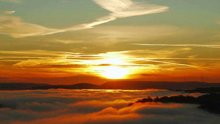 구름 실루엣 자연 독일 풍경 사람없음 야외 햇빛 평화 일몰 4K MOV 해외동영상 클립영상 자연요소 유럽 컨셉 촬영기법 태양 노을 생태계 동영상 파일형식