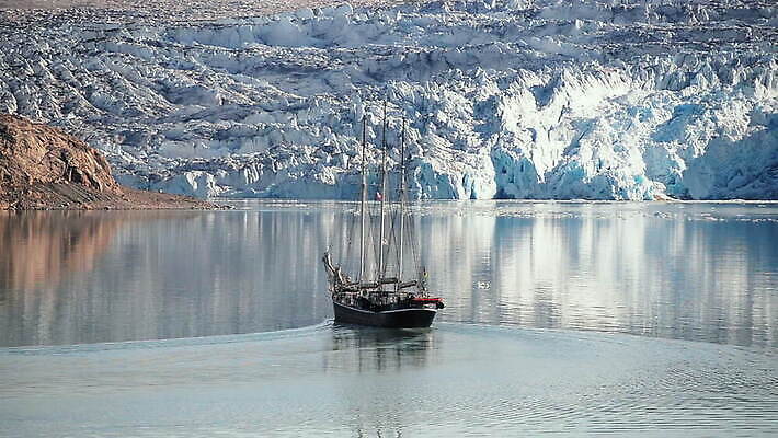 물결 여행 요트 사람없음 야외 반사 얼음 탐험 빙하 그린란드 패닝샷 MOV 해외동영상 클립영상 자연요소 섬 배_교통 촬영기법 덴마크 동영상 파일형식