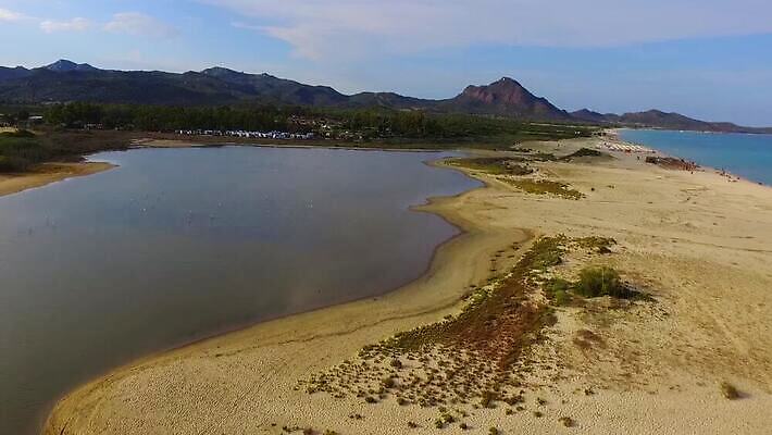 모래 파도 바다 섬 여행 이동 자연 바람 휴가 파노라마 사람없음 물 태양 이탈리아 공백 시골 지중해 천국 석호 카리브해 항공촬영 드론 파라다이스 수평선 MP4 해외동영상 클립영상 자연요소 유럽 뷰포인트 컨셉 날씨 촬영기법 생태계 동영상 파일형식