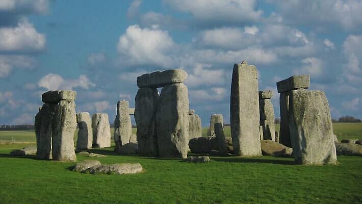 구름 영어 종교 문화 건축양식 하늘 영국 잉글랜드 사람없음 초록색 여행객 황혼 광선 바위 원형 의식 신비 호기심 마법 선사시대 천연기념물 고고학 랜드마크 옛날 파멸 4K MOV 해외동영상 클립영상 자연요소 도형 문자 교육 건축 감정 유럽 컬러 컨셉 사람 일몰 돌_바위 역사 동영상 파일형식 소멸