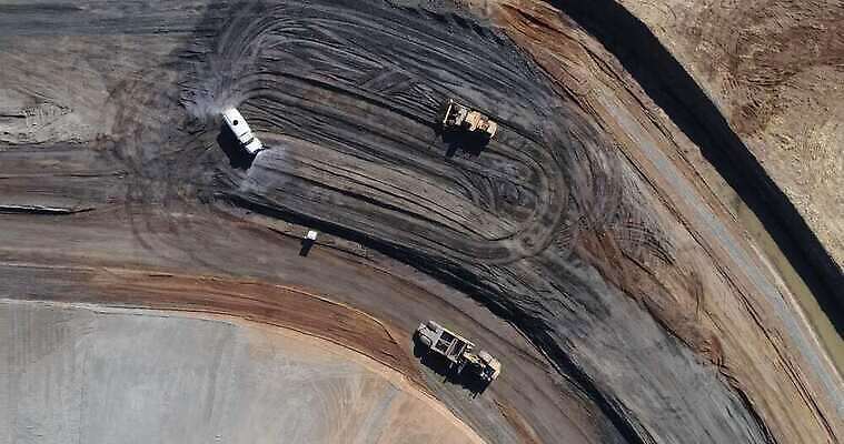 산업 포장 부동산 추상 안테나 사람없음 건물 건설현장 트럭 땅 머리위 먼지 항공촬영 개발 채점 4K MP4 해외동영상 클립영상 건축물 뷰포인트 무늬 통신 자동차 건설업 재산 성적 동영상 파일형식