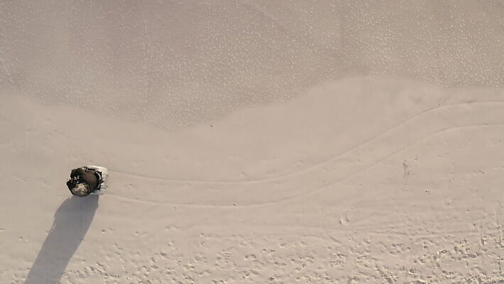 모래 휴식 그림자 한명 사람없음 야외 침묵 이탈리아 승차 장애 항공촬영 독립 토스카나 트래킹숏 MOV 해외동영상 슬로모션 클립영상 1 유럽 뷰포인트 컨셉 모션 촬영기법 사람 소리 동영상 파일형식