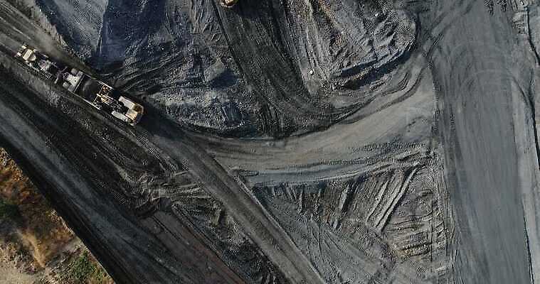 산업 포장 부동산 추상 안테나 사람없음 건물 건설현장 트럭 땅 머리위 먼지 항공촬영 개발 채점 4K MP4 해외동영상 클립영상 건축물 뷰포인트 무늬 통신 자동차 건설업 재산 성적 동영상 파일형식