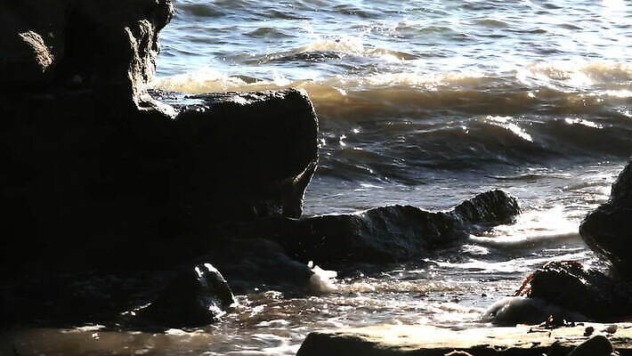 파도 바다 백그라운드 자연 바람 날씨 사람없음 물 파란색 빛 태양 힘 흰색 거친 서핑 가장자리 닫기 떨어짐 큼 충돌 분무기 암초 폭풍 에콰도르 폭풍우 스플래쉬 MOV 해외동영상 클립영상 자연요소 컬러 컨셉 모션 수상스포츠 비_날씨 남아메리카 둘레 크기 자연재해 생태계 동영상 파일형식