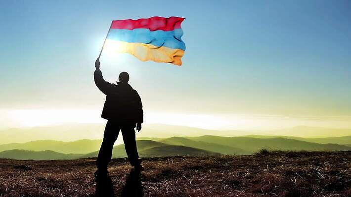 라이프스타일 실루엣 파도 컨셉 자연 산 한명 서기 사람 야외 빛 힘 수확 깃발 잡기 정상 심볼 긍정 애국심 발견 승자 아르메니아 필승 자극 4K MP4 해외동영상 클립영상 1 바다 농업 모션 촬영기법 생활 우승 생태계 동영상 파일형식