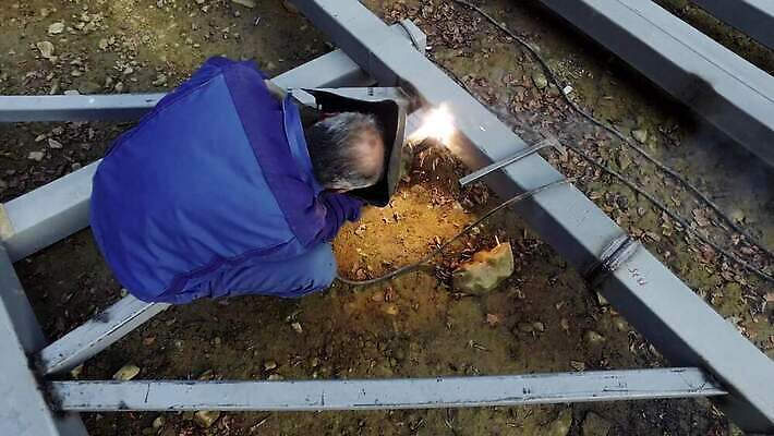 직업 산업 장갑 공장 불 불꽃 노동자 프레임 직장 기술 가면 한명 안전 빛 금속 업무 연기 제조 보호 용접 용접공 철강 4K MP4 해외동영상 클립영상 자연요소 1 잡화 컨셉 회사 공업 재질 사람 작업 동영상 파일형식