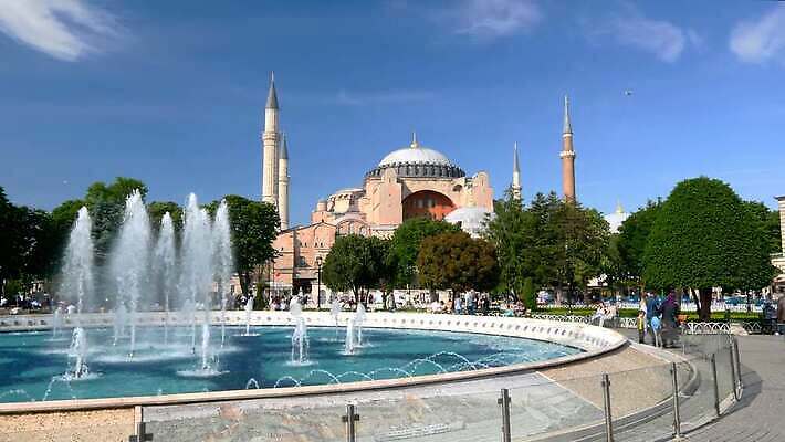 전통 공원 종교 문화 분홍색 여행 중동 하늘 휴가 이스탄불 파노라마 사람 사람없음 건물 뷰티 성당 교회 여행객 정원 맑음 놀람 봄 세계문화유산 사찰 역사 성자 이슬람교 당구 분수 박물관 모스크 기념물 칠면조 라마단 랜드마크 스프링쿨러 4K MP4 튀르키예 해외동영상 클립영상 건축물 계절 공공시설 감정 나라 아시아 컬러 종교건축 조류 날씨 촬영기법 표정 구기 문화재 동영상 파일형식