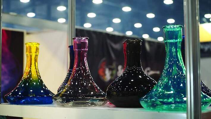 구름 라이프스타일 전구 휴식 흡연 담배 실내 사람 이벤트 사람없음 파티 카페 안개 바 사발 연기 수증기 전시회 클럽 파이프 아로마 숯 중독 니코틴 석탄 아랍어 타격 흡연자 스타일 4K MOV 해외동영상 클립영상 자연요소 컨셉 모션 날씨 내부 생활 상점 전시 사기그릇 동영상 파일형식