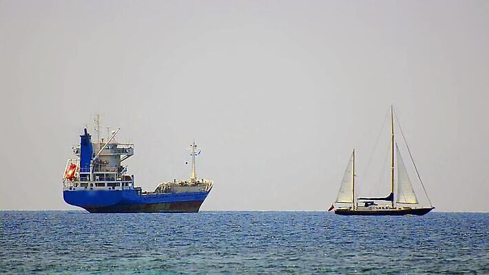 호수 물결 밧줄 교통수단 스포츠 파도 바다 여행 요트 교통시설 자연 조류 바람 휴가 휴식 항해 사람 사람없음 물 파란색 관광지 항구 경쟁 크루즈 방향 선원 돛대 레가타 유조선 MOV 해외동영상 클립영상 자연요소 동물 줄 컬러 교통 컨셉 배_교통 날씨 시설 생태계 동영상 파일형식