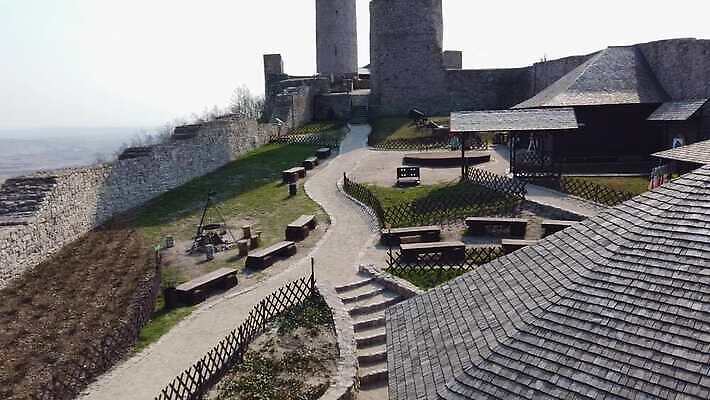 나무 밭 조류 파노라마 사람없음 마을 탑 계곡 중세기사 숲 고도 드론 옛날 4K MOV 해외동영상 클립영상 식물 동물 건축물 농업 촬영기법 동영상 파일형식