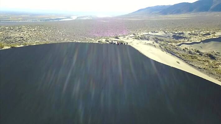 공원 아시아 모래 파도 여행 백그라운드 자연 하늘 바람 산 건조 그림자 사람 동양인 풍경 사람없음 야외 물 여름 파란색 모래사장 태양 노란색 일출 일몰 사막 뜨거움 정상 승차 땅 모래언덕 언덕 낙타 사하라 항공촬영 드론 오아시스 전국 카자흐스탄 MP4 해외동영상 클립영상 자연요소 계절 공공시설 나라 바다 뷰포인트 컬러 포유류 모션 아프리카 날씨 인종 노을 생태계 동영상 파일형식
