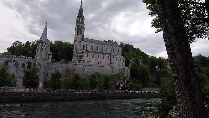 유럽 기독교 종교 여행 건축양식 사람없음 성당 교회 천주교 프랑스 기도 사찰 영혼 동굴 성자 기적 신성 묵주 프랑스어 로마인 바실리카 보호구역 사당 순례 순례자 신앙심 4K MP4 해외동영상 클립영상 문자 건축 나라 종교용품 종교건축 인종 건물 동영상 구역 파일형식