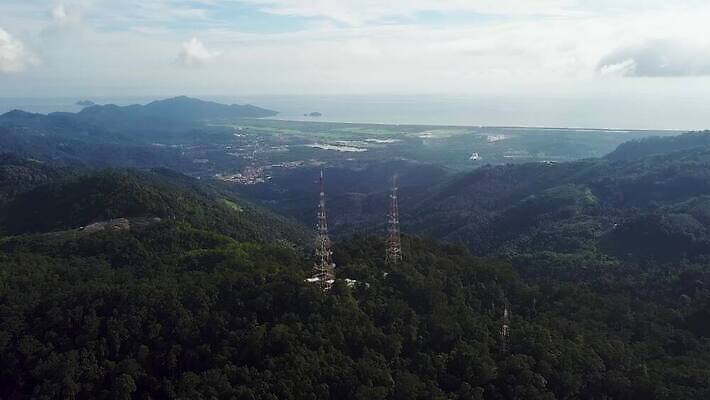 여행 인터넷 건축양식 통신 교통시설 하늘 무선통신 안테나 사람없음 야외 건물 스마트폰 하이앵글 탑 디지털 자료 인공위성 네트워크 역 연결 무선전화기 수화기 신호 시스템 송신기 조감도 셀룰러 4K MOV 해외동영상 클립영상 건축물 건축 뷰포인트 교통 핸드폰 스마트기기 전화기 시설 동영상 파일형식